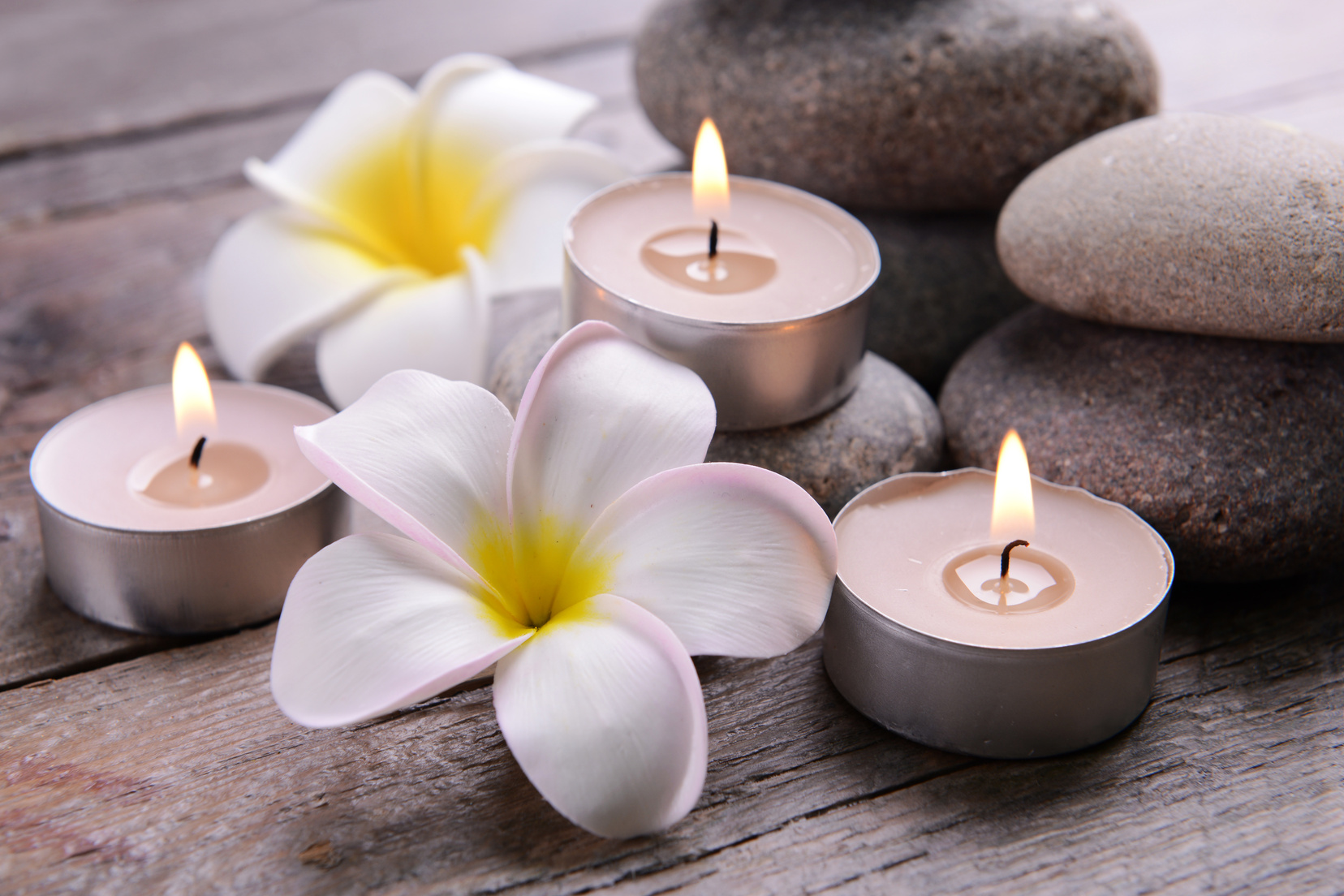 Tealight Candles with Spa Stones and Candles